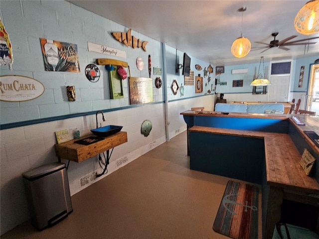 recreation room featuring ceiling fan