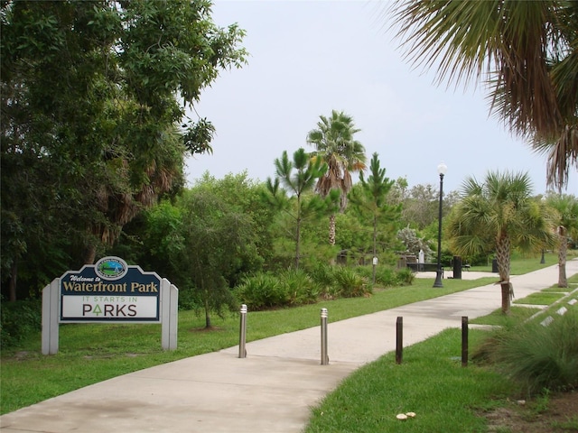 view of property's community featuring a yard