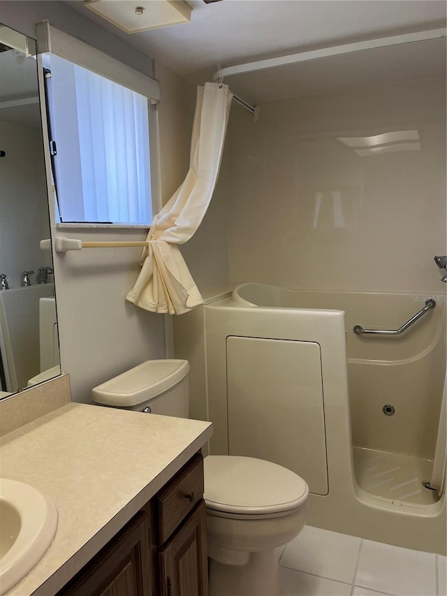 bathroom with a shower with shower curtain, vanity, and toilet