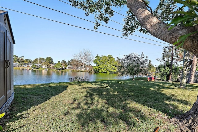 view of yard featuring a water view