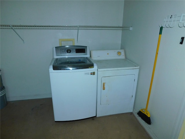 washroom featuring washing machine and clothes dryer