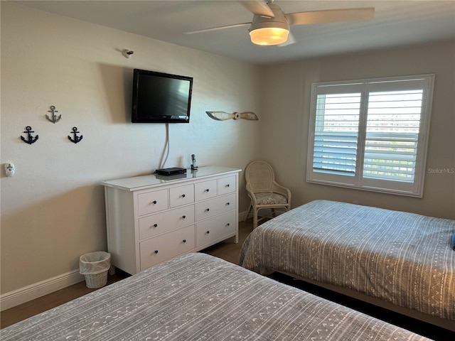 bedroom featuring ceiling fan