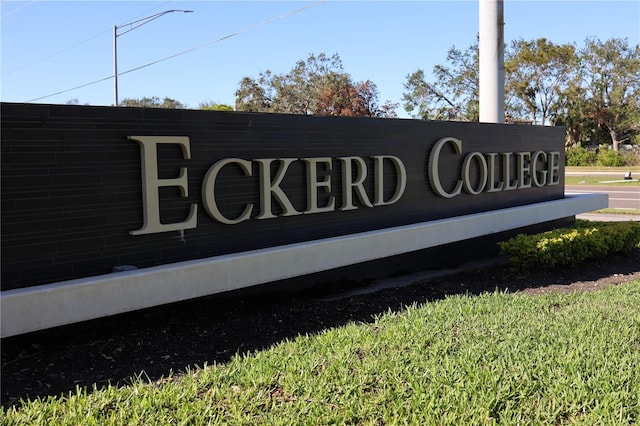 view of community / neighborhood sign