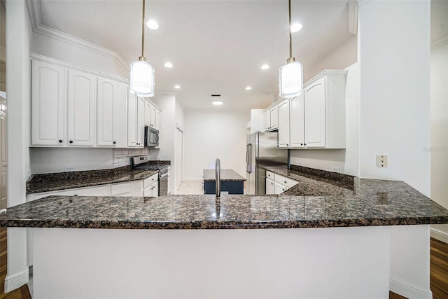 kitchen with white cabinets, decorative light fixtures, kitchen peninsula, and stainless steel appliances