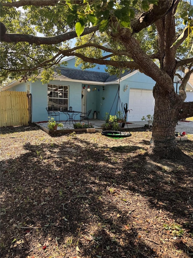 view of front facade featuring a garage