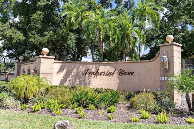 view of community / neighborhood sign