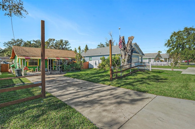 view of front of property with a front yard