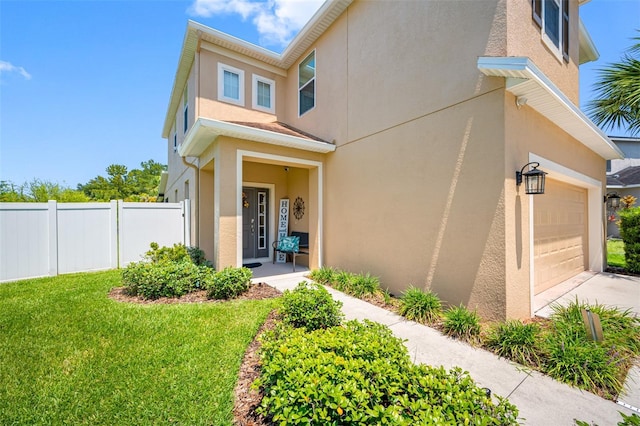 view of front facade featuring a front yard