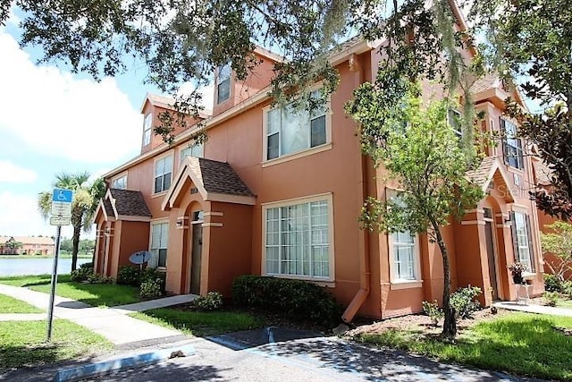 exterior space featuring a front yard