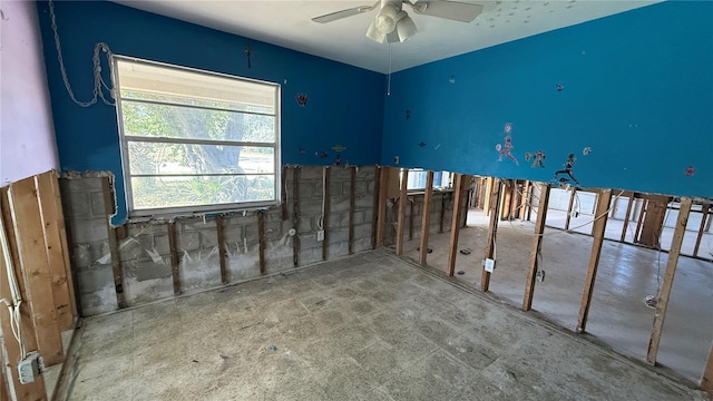 unfurnished bedroom featuring ceiling fan