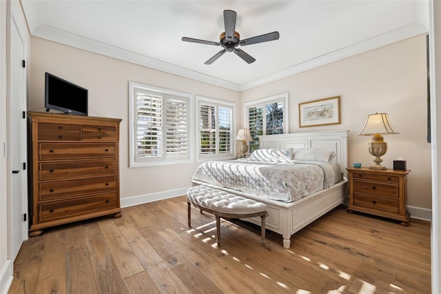 bedroom featuring light hardwood / wood-style floors, crown molding, and ceiling fan