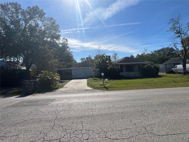 view of front of property with a front lawn