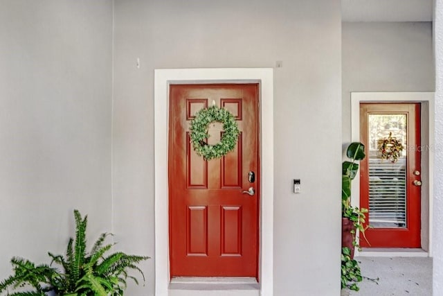 view of exterior entry with stucco siding