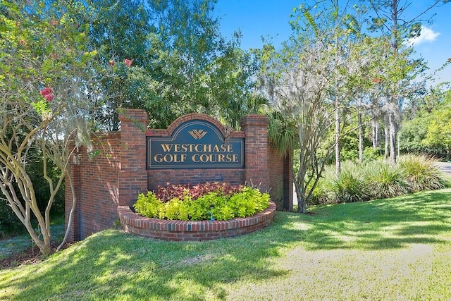 community / neighborhood sign featuring a lawn