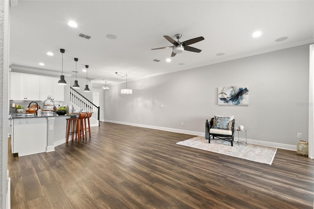 sitting room featuring sink, ornamental molding, dark hardwood / wood-style floors, and ceiling fan