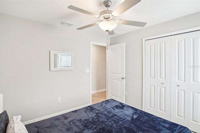 unfurnished bedroom featuring a closet and ceiling fan