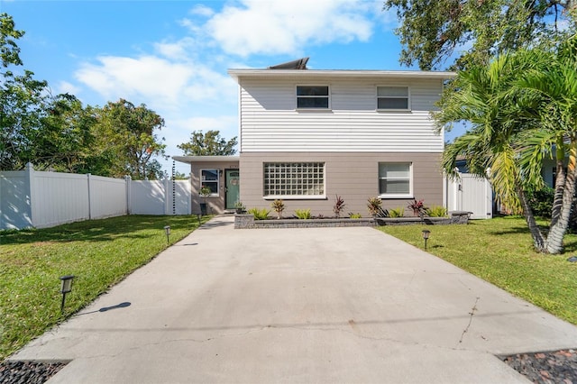 view of front of house featuring a front yard