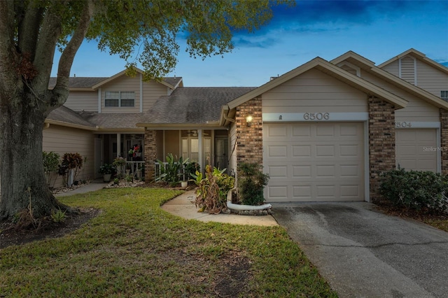 view of front facade featuring a garage and a front lawn