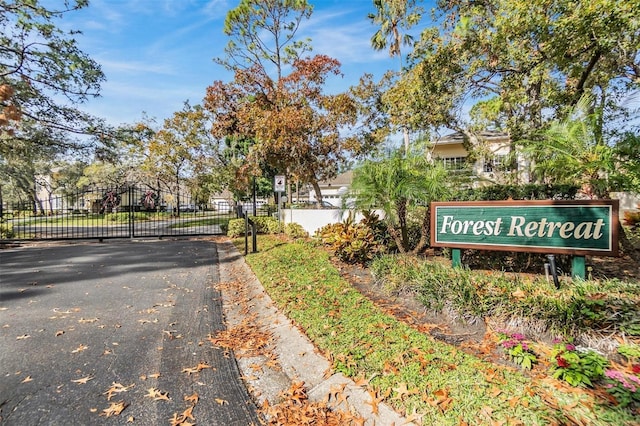 view of community / neighborhood sign