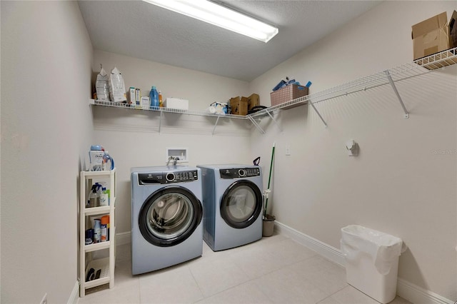 washroom featuring a textured ceiling and independent washer and dryer