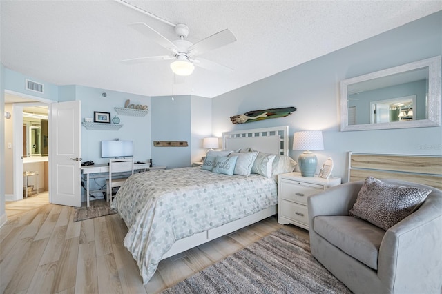 bedroom featuring a textured ceiling, light hardwood / wood-style flooring, and ceiling fan