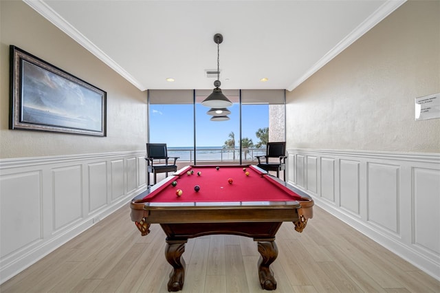 recreation room with light hardwood / wood-style flooring, ornamental molding, and pool table