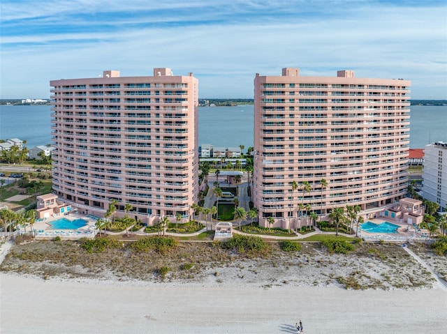 bird's eye view with a water view