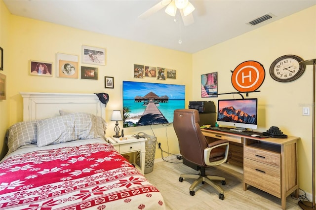 bedroom with ceiling fan