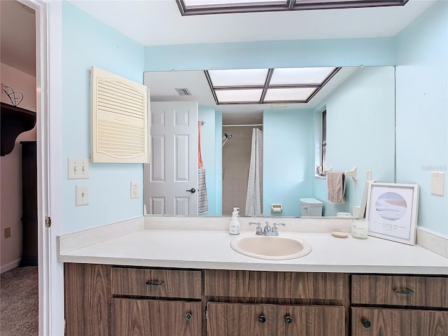 bathroom with a shower with curtain, vanity, and toilet