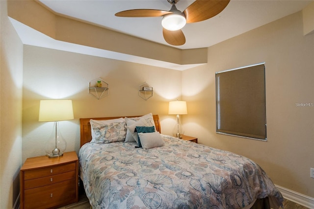 bedroom with ceiling fan