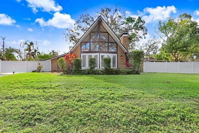 back of house featuring a lawn