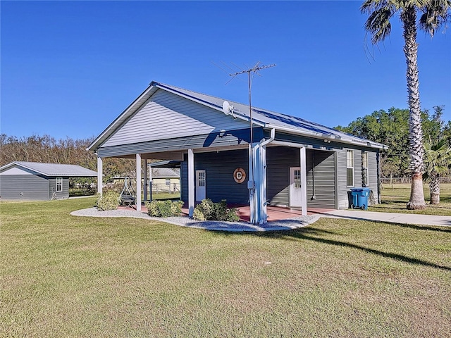 view of front of property with a front lawn