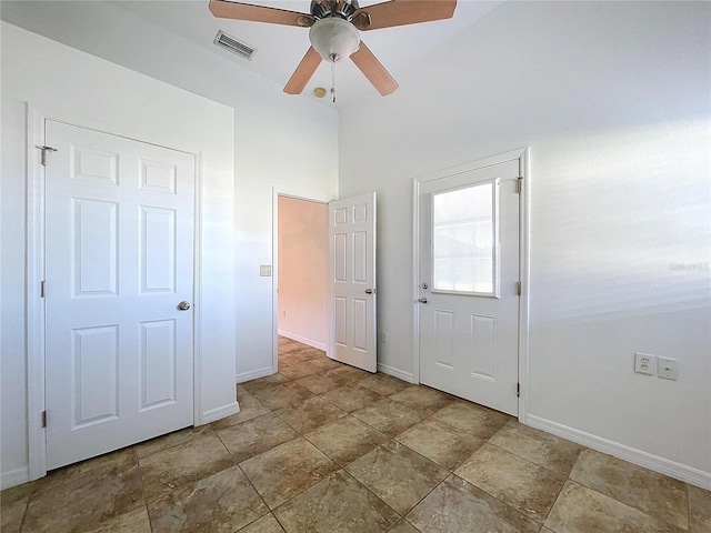 foyer featuring ceiling fan