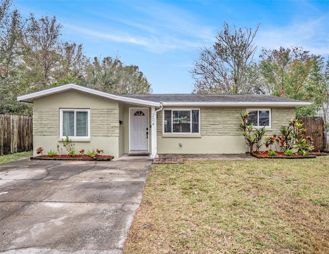 ranch-style home featuring a front lawn