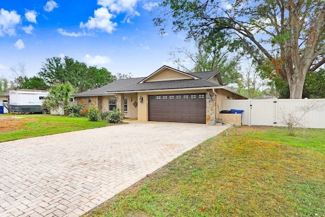 view of front of house featuring a front lawn and a garage