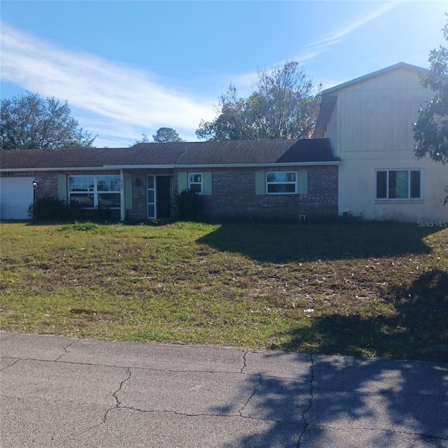 view of front of home featuring a front lawn