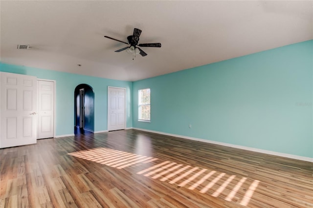 unfurnished room featuring ceiling fan and hardwood / wood-style floors