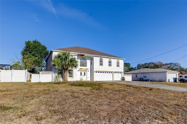 view of front of house featuring a front yard