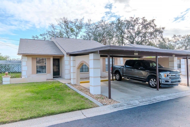 view of front of home featuring a front lawn and a carport