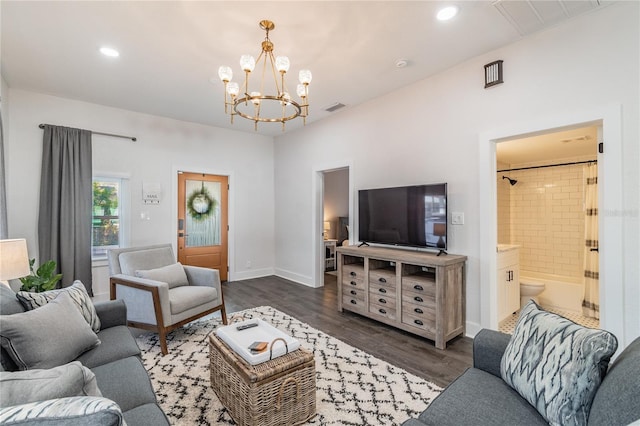 living room with dark wood-type flooring and an inviting chandelier