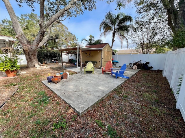 view of yard featuring a patio area