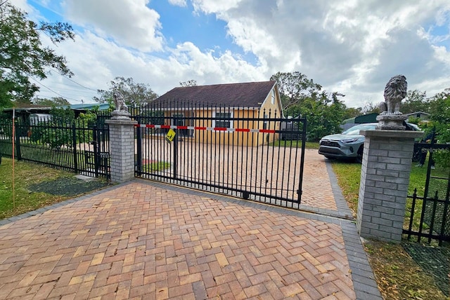7211 Waycross Ave, Tampa, FL 33619 - view of gate