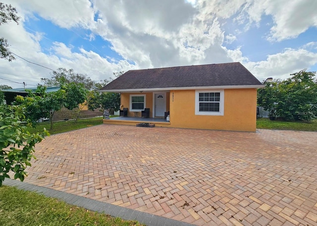 ranch-style house with covered porch