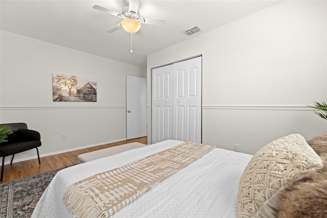 bedroom featuring hardwood / wood-style flooring, a closet, and ceiling fan