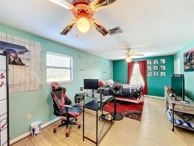 bedroom with ceiling fan