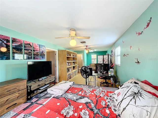 bedroom with ceiling fan