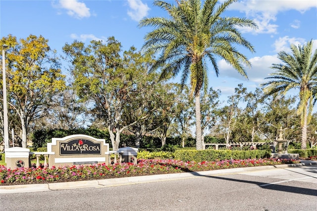 view of community / neighborhood sign