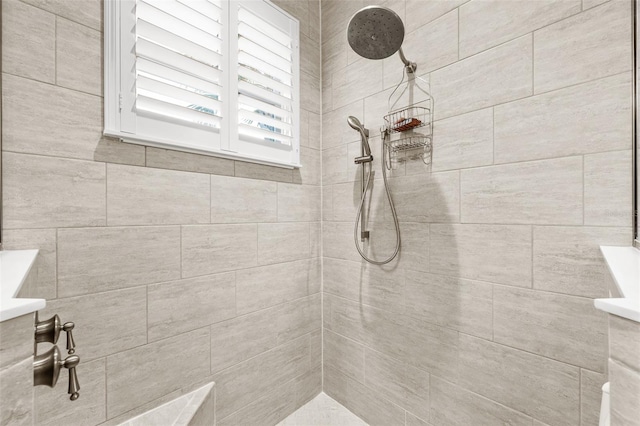 bathroom featuring tiled shower