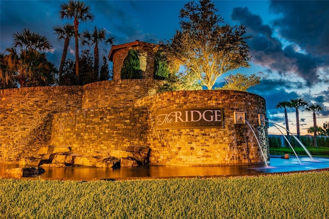 view of community / neighborhood sign