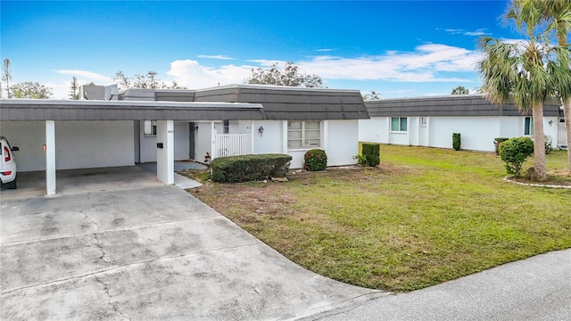 view of front of home with a front lawn